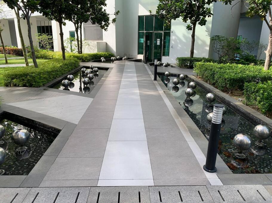 Stylish Romantic Couples Getaway - Netflix&Relax 7 Cyberjaya Exterior photo
